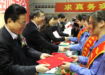 奮斗2013年，為開(kāi)啟林洋事業(yè)新的征程而努力奮斗
